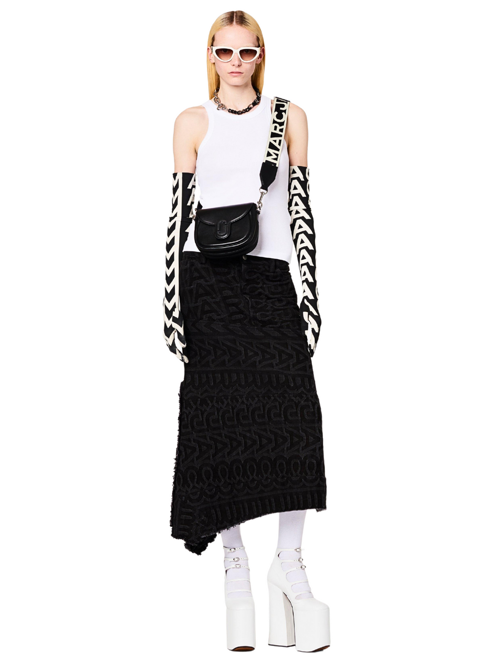 0n-model-Marc-Jacobs-The-J-Marc-Small-Saddle-Bag-Black