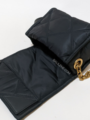 Bimba-Y-Lola-221BBMY1M-T2204-Small-Black-Gold-Padded-Nylon-Crossbody-Bag-Balilene-detail-penutup