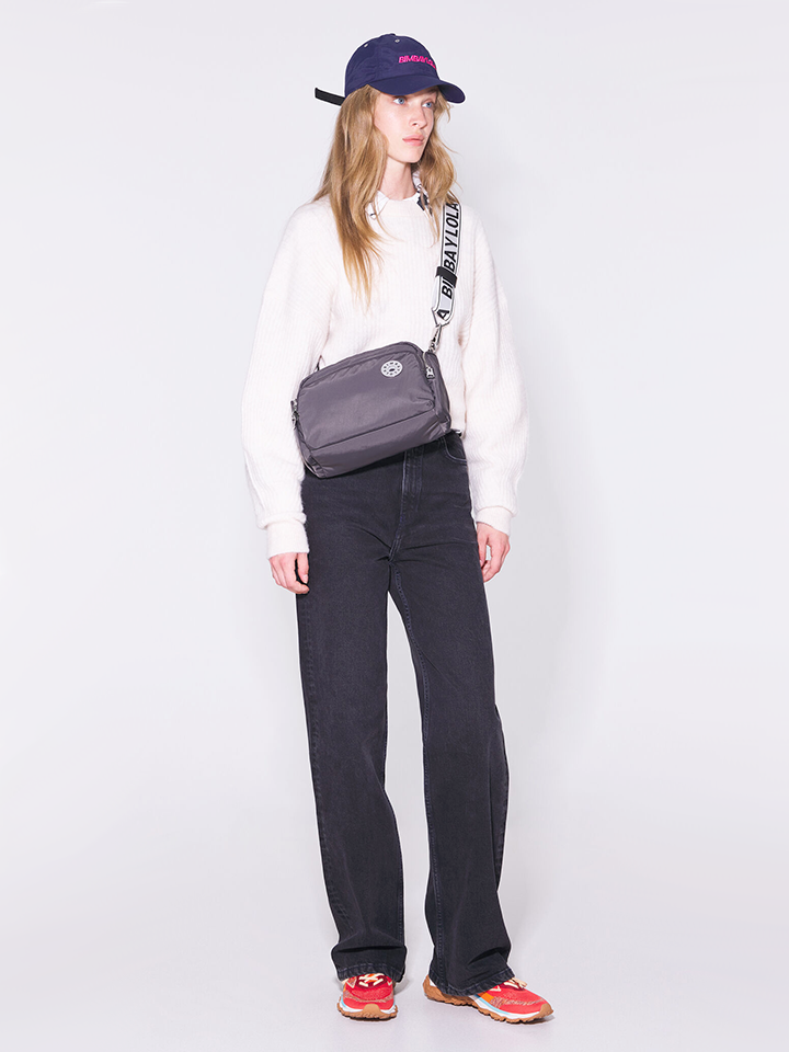 Bimba-Y-Lola-222BBHJ1N.T2020-Medium-Anthracite-Nylo-Crossbody-Bag-Balilene-onmodel1