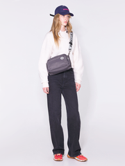 Bimba-Y-Lola-222BBHJ1N.T2020-Medium-Anthracite-Nylo-Crossbody-Bag-Balilene-onmodel1