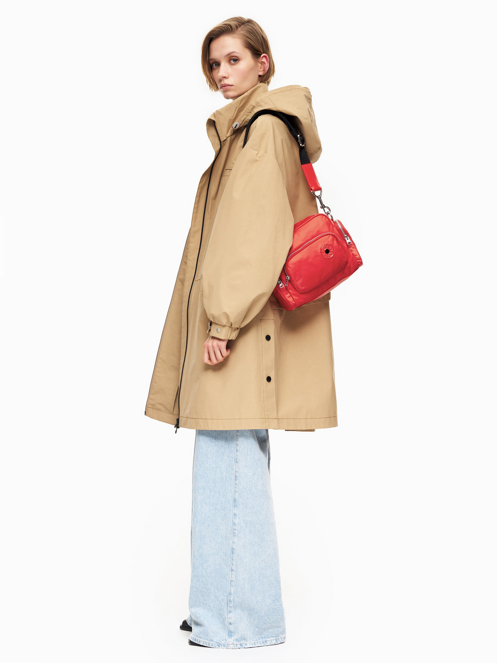 Bimba-Y-Lola-Medium-Red-Nylon-Crossbody-Bag-Balilene-onmodel1_