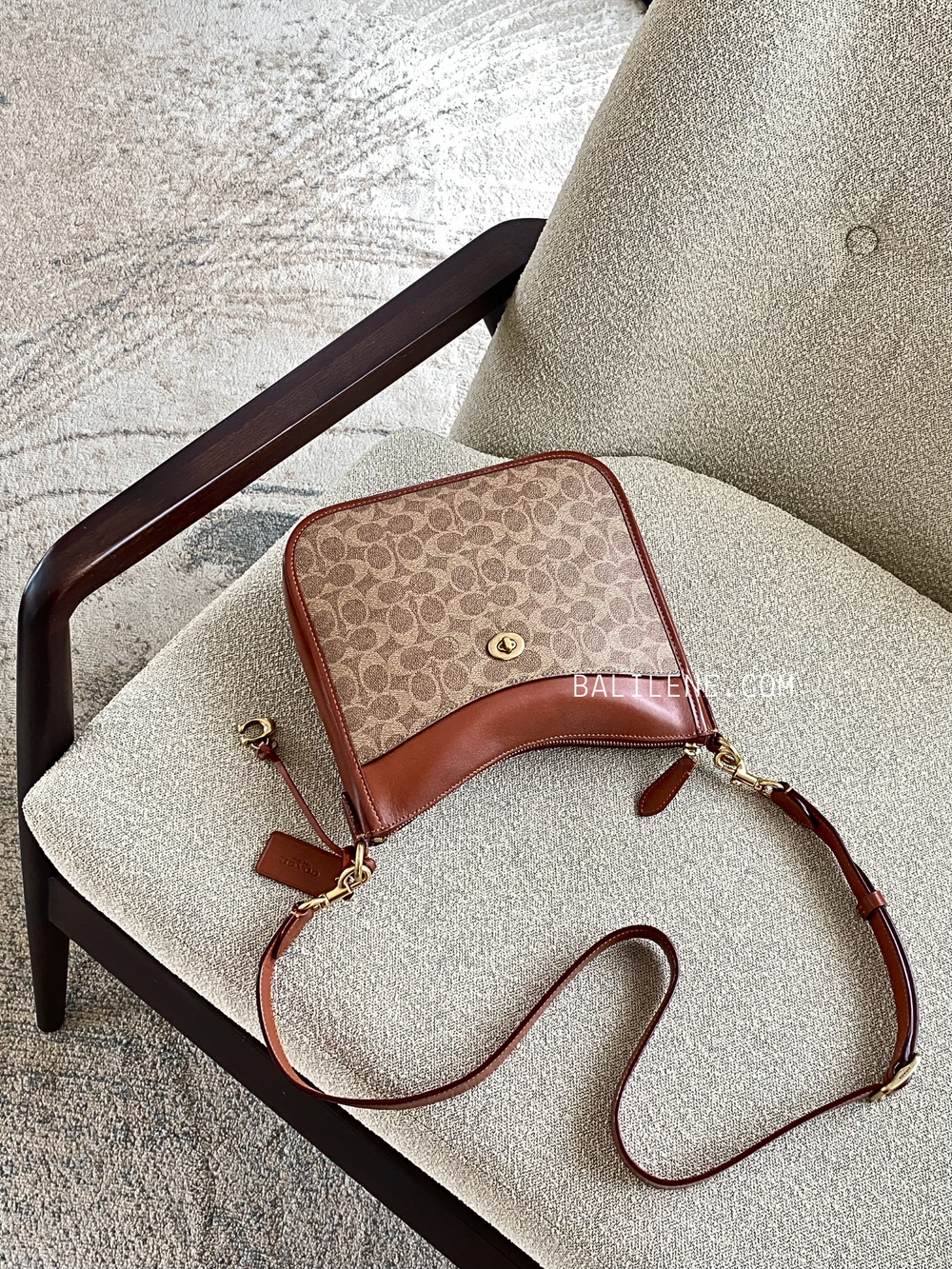 Coach-Chaise-Crossbody-In-Signature-Canvas-Tan-Rust-balilene