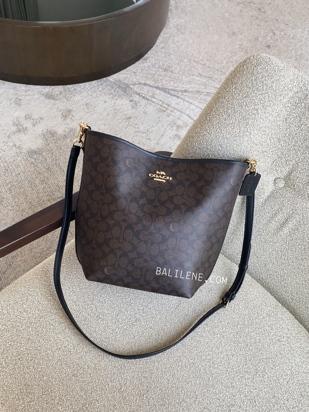 Coach-City-Large-Bucket-Bag-In-Signature-Canvas-Walnut-Black-balilene