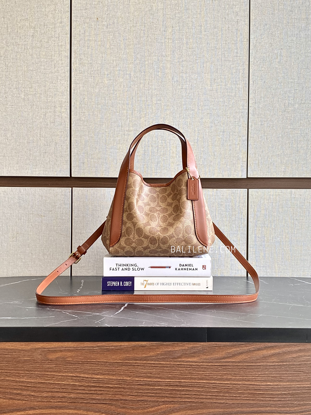 Coach-Hadley-Hobo-21-In-Signature-Canvas-Tan-Caramel-Balilene