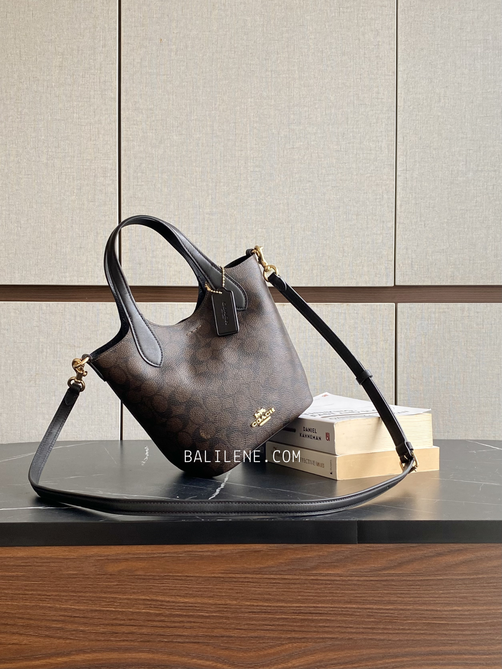 Coach-Hanna-Bucket-Bag-In-Signature-Canvas-Walnut-Black-balilene