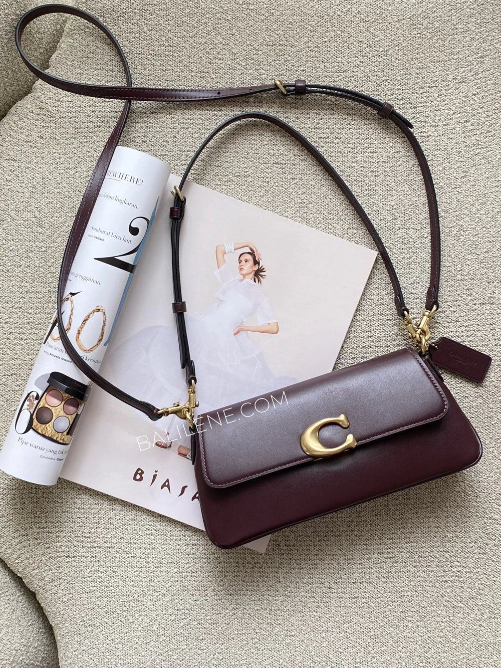 Coach-Jet-Shoulder-Bag-Refined-Calf-Leather-Black-Currant-balilene