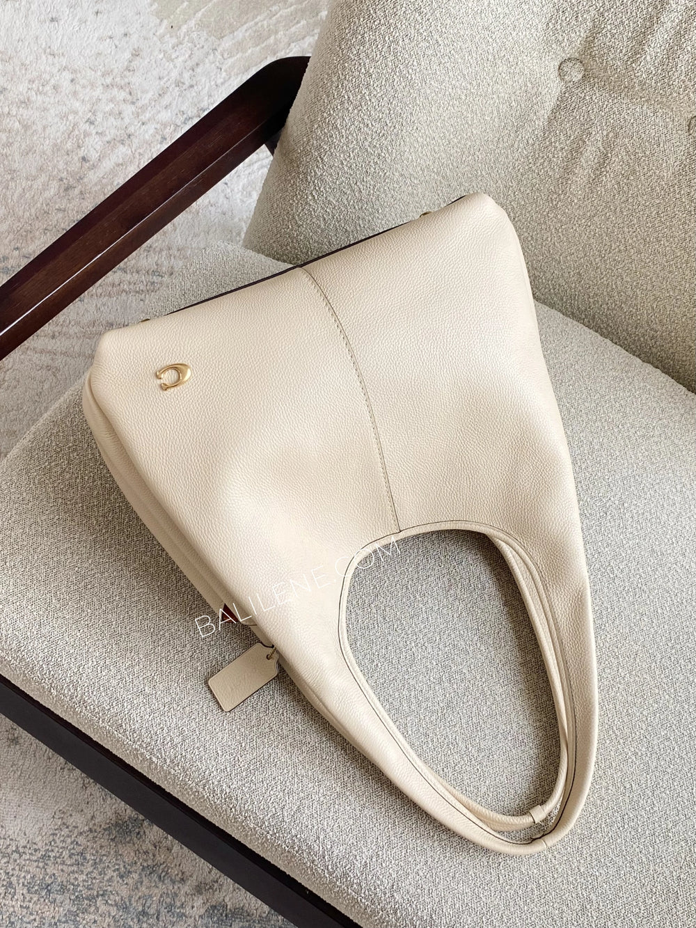 Coach-Lana-Shoulder-Bag-Pebble-Leather-Ivory-balilene