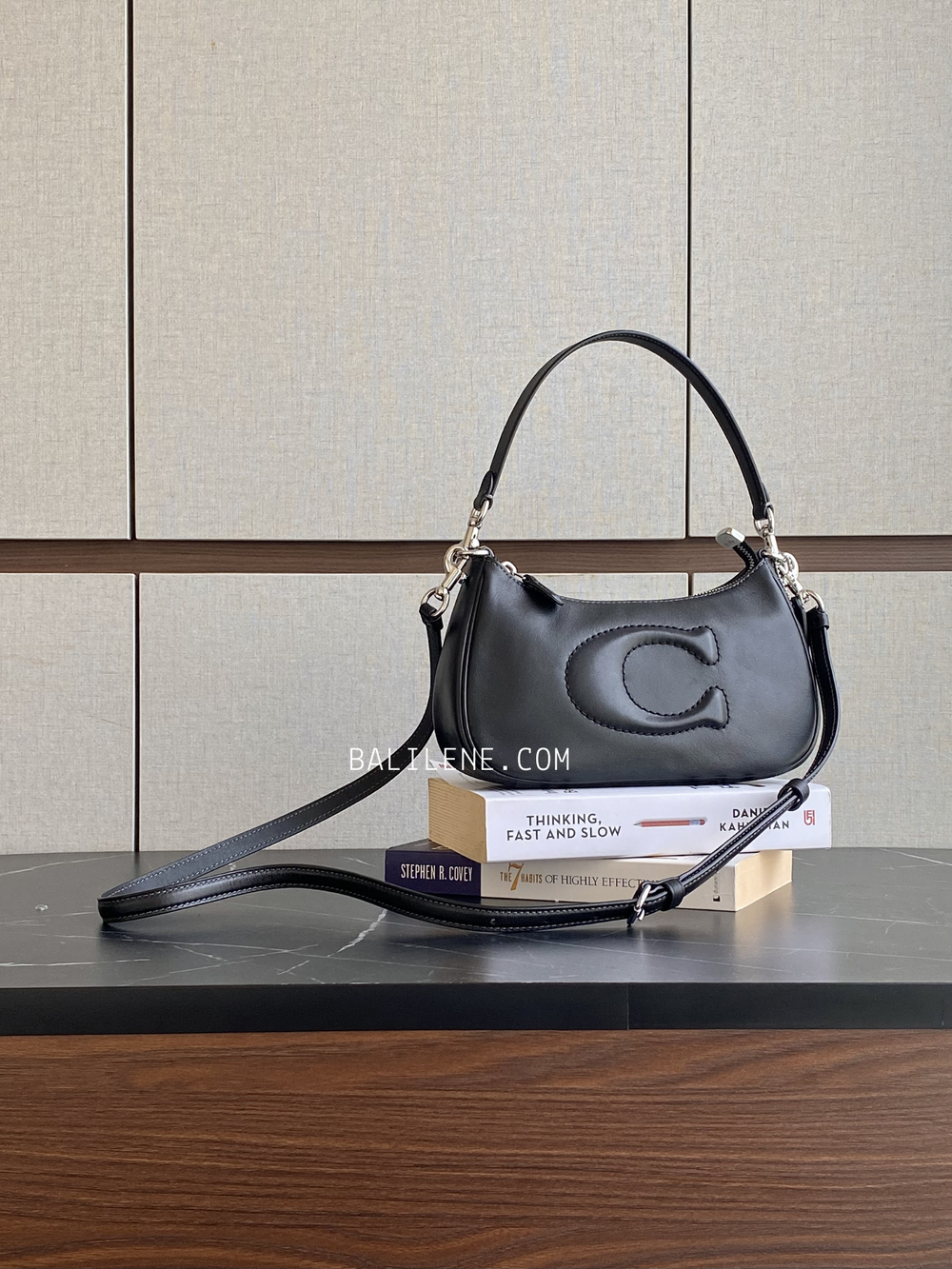 Coach-TerI-Shoulder-Bag-Black-balilene