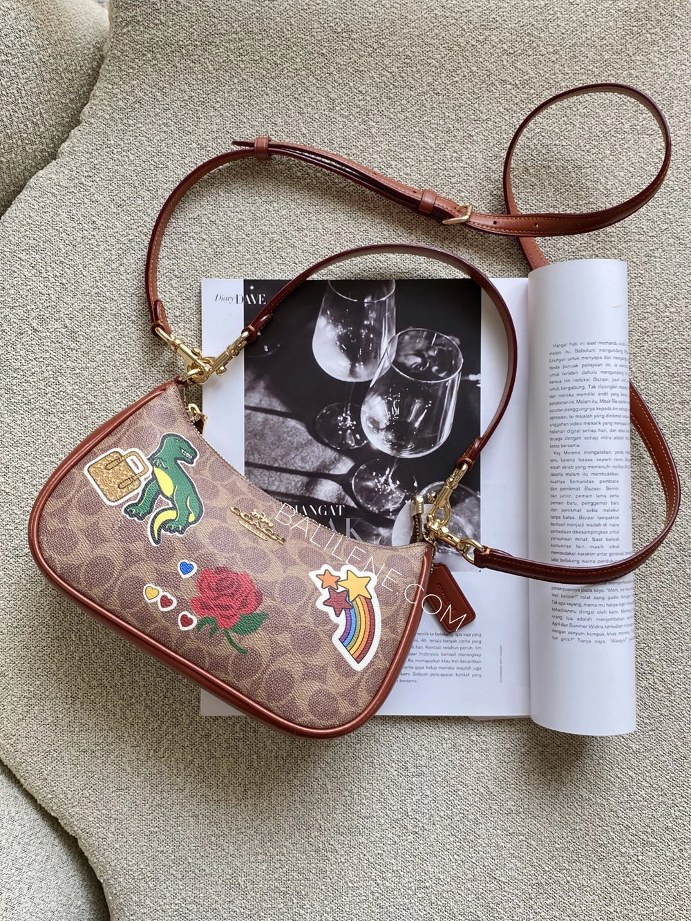 Coach-Teri-Shoulder-Bag-In-Signature-Canvas-With-Sticker-Print-Gold-Tan-Multi-balilene