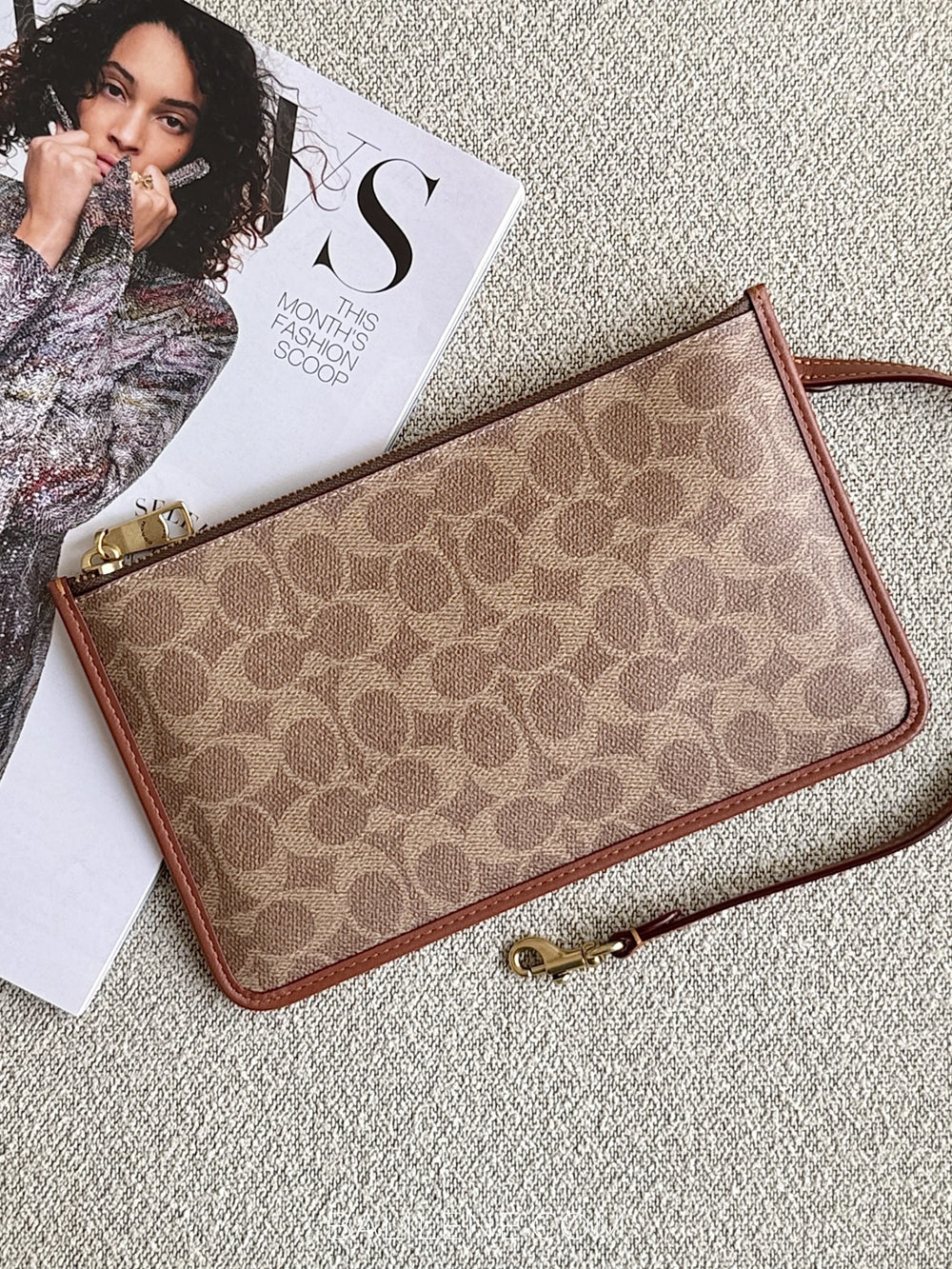 Coach-Zip-Pouch-In-Signature-Canvas-Tan-Brown-balilene