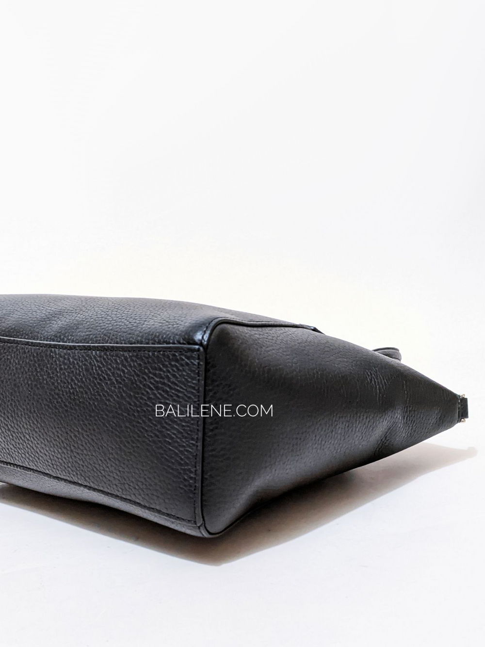 Kate-Spade-Monica-Satchel-Pebbled-Leather-Black-Balilene-detail-bawah