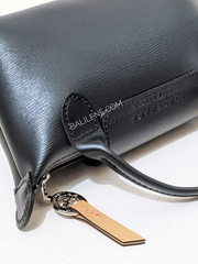 detail-bagian-belakang-Longchamp-Le-Pliage-City-Top-Handle-Pouch-Black