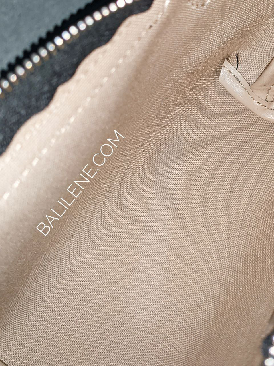 bagian-dalam-Longchamp-Le-Pliage-City-Top-Handle-Pouch-Black