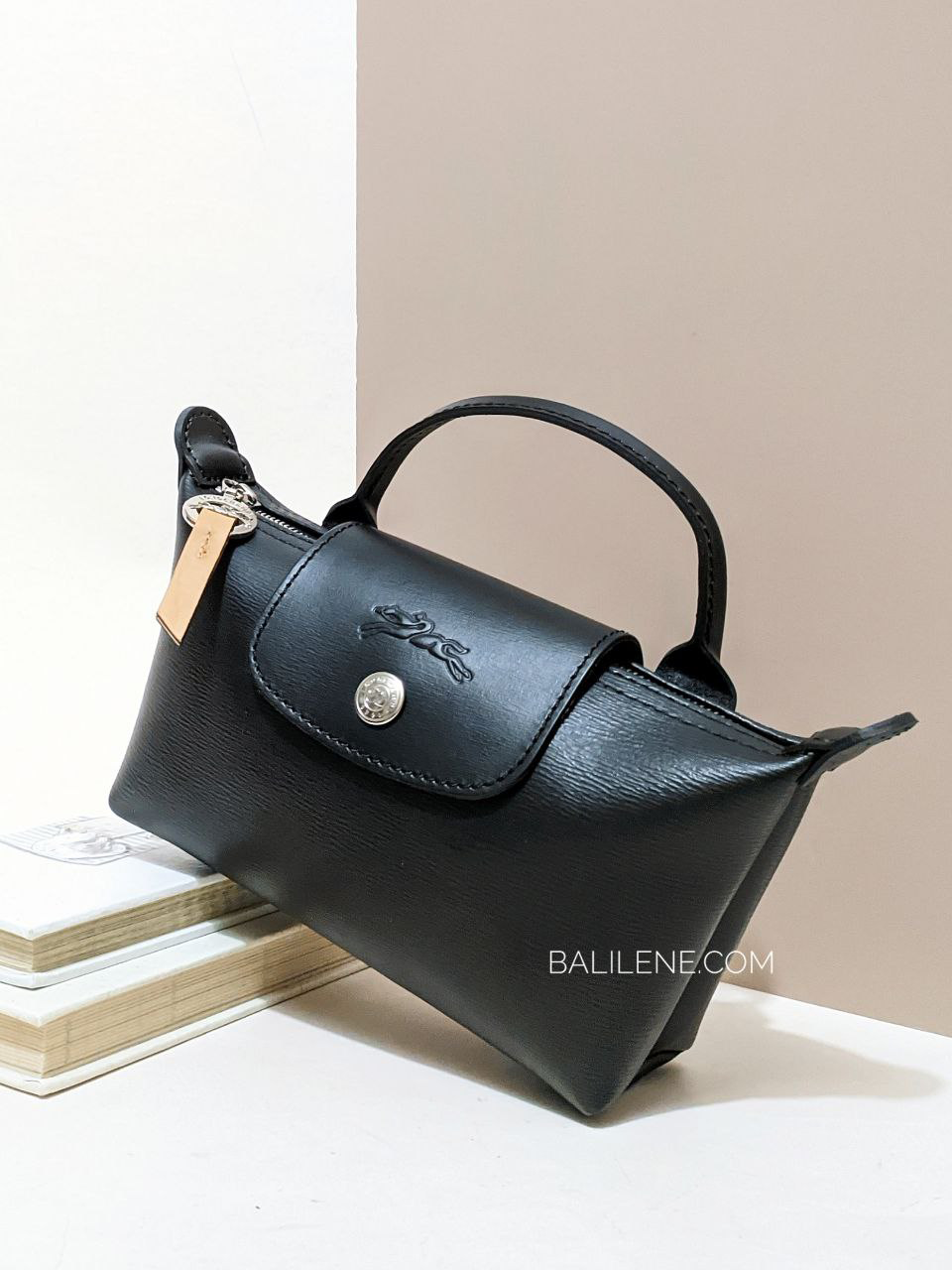 on-produk-Longchamp-Le-Pliage-City-Top-Handle-Pouch-Black