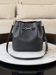 Michael-Kors-Carson-Medium-Pebbled-Leather-Convertible-Bucket-Crossbody-Bag-Black-balilene