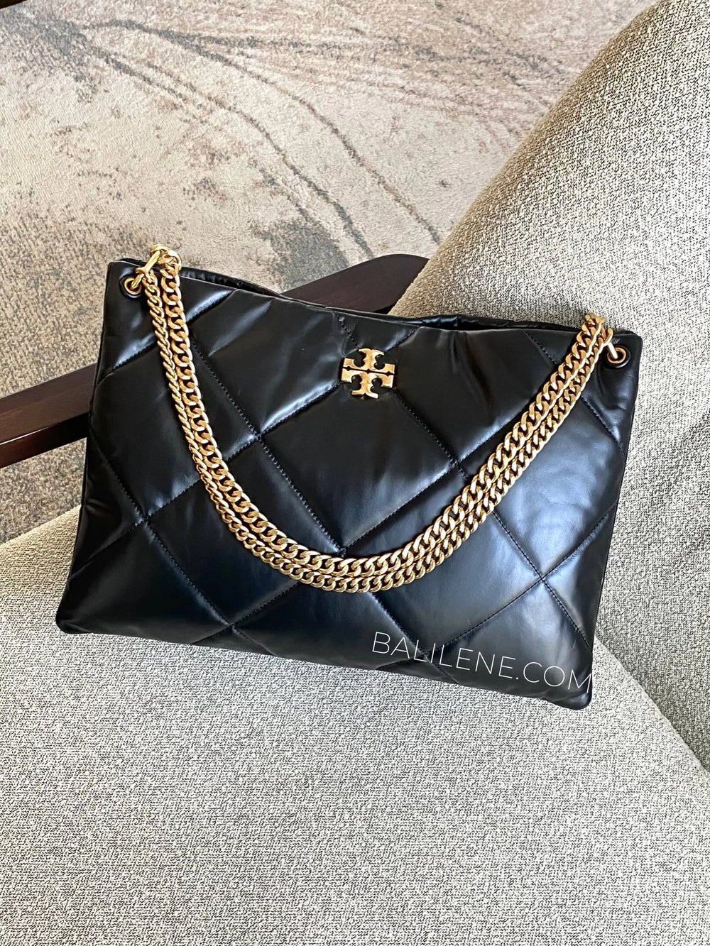 Tory-Burch-Kira-Diamond-Quilt-Hobo-Bag-Black-balilene