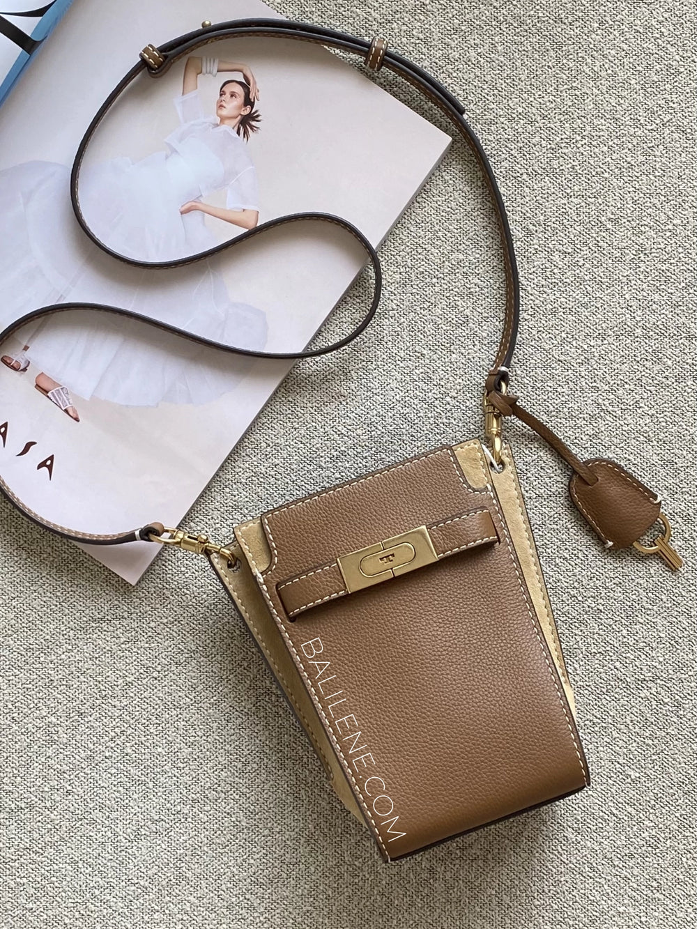 Tory-Burch-Petite-Lee-Radziwill-Pebbled-Double-Bucket-Bag-Tiger-balilene