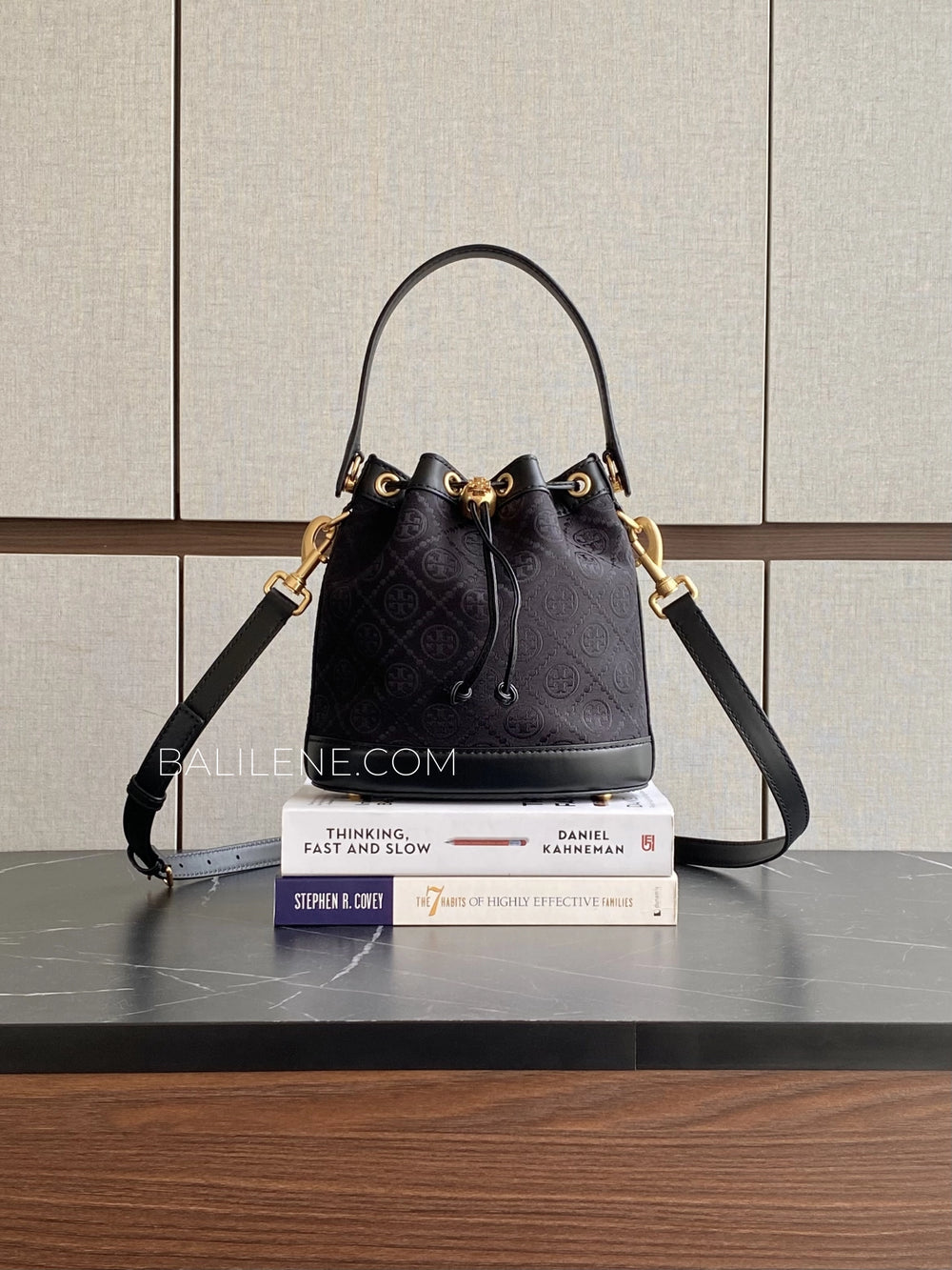 Tory-Burch-T-Monogram-Bucket-Bag-Black-balilene