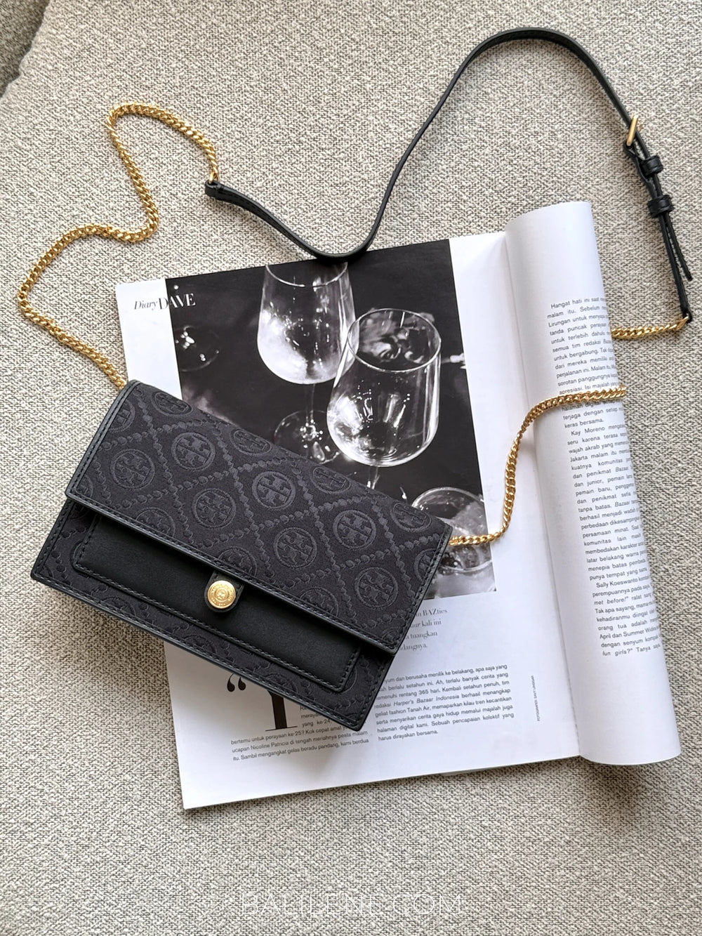 Tory-Burch-T-Monogram-Chain-Wallet-Black-balilene