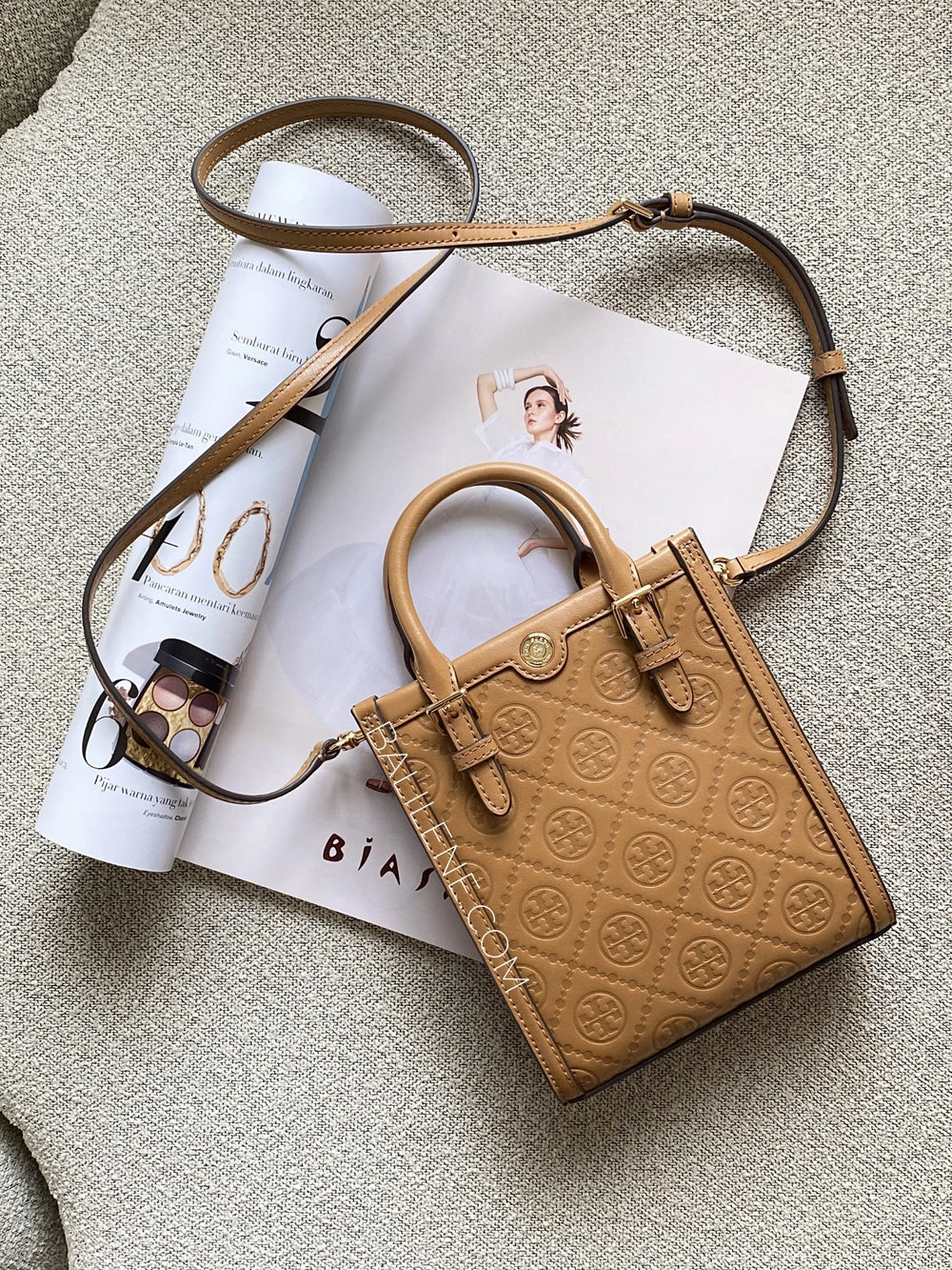 Tory-Burch-T-Monogram-Leather-Mini-Tan-balilene