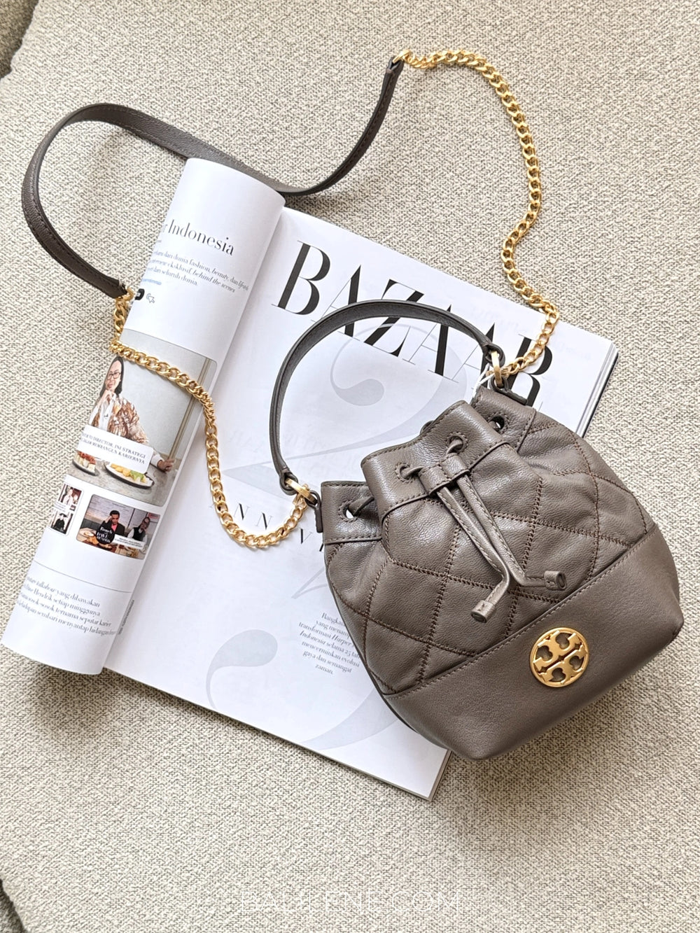 Tory-Burch-Willa-Mini-Bucket-Bag-Volcanic-Stone-balilene