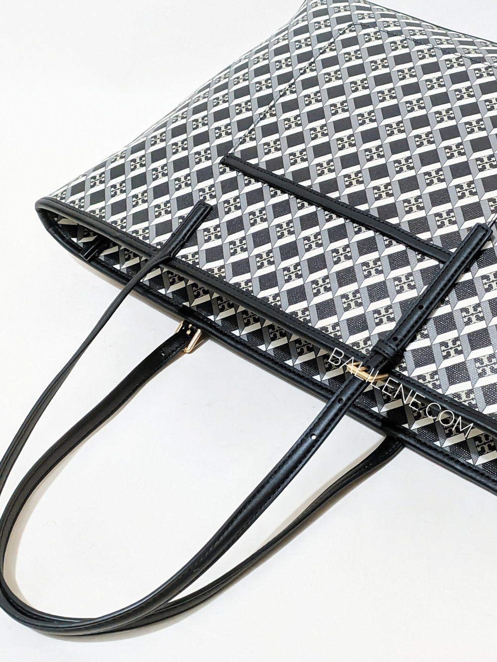 bagian-belakang-Tory -Burch -Geo- Logo- Top -Zip- Tote- Black -Logo- Allover