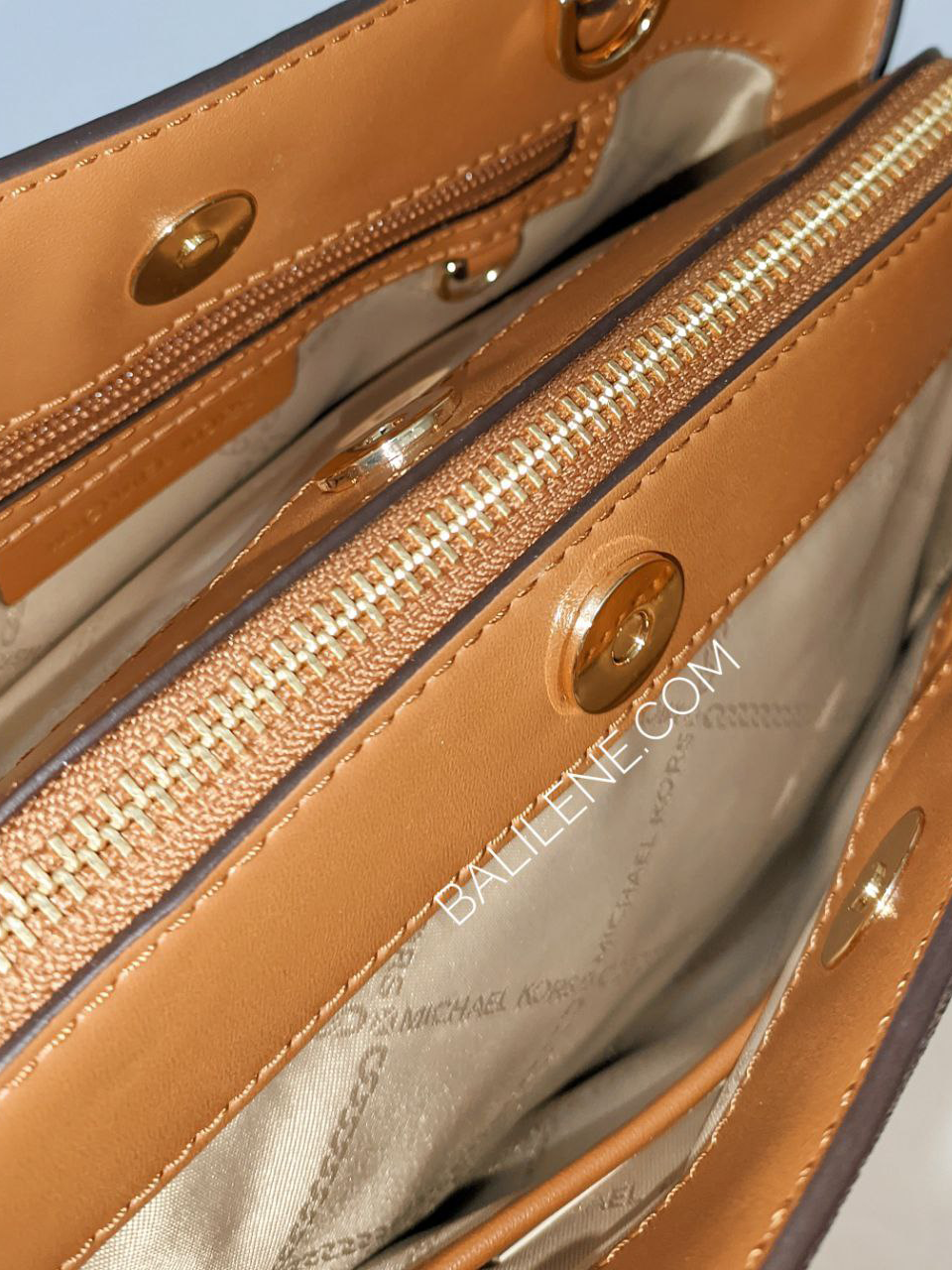 closure-lock-Michael-Kors-Edith-Small-Logo-Satchel-Brown