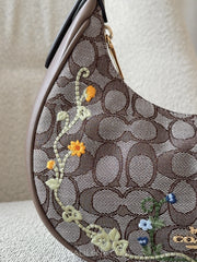 detail-Coach-Emily-Shoulder-Bag-In-Signature-Jacquard-With-Floral-Embroidery-Oak-Multi-balilene