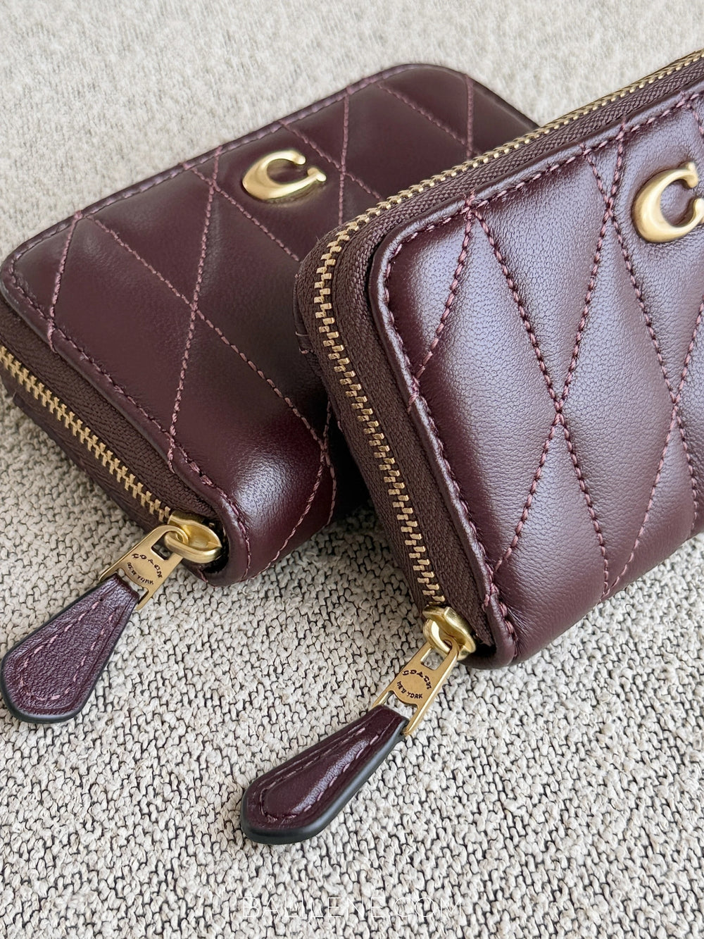 detail-Coach-Essential-Small-Zip-Around-Card-Case-With-Pillow-Quilting-Black-Curran-balilene