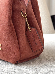 detail-Coach-Suede-Lana-Shoulder-Bag-19-Clay-balilene
