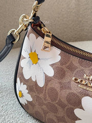 detail-Coach-Teri-In-Signature-Canvas-With-FloraL-Print-Tan-Multi-balilene