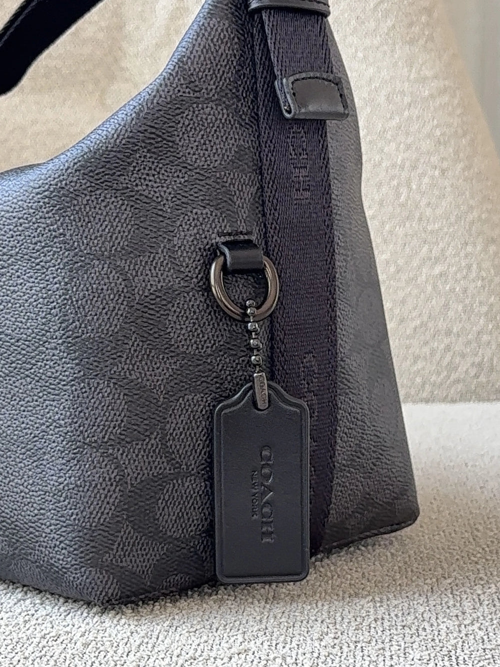 detail-Coach-Travel-Kit-With-Speedclip-In-Signature-Canvas-Charcoal-balilene