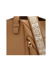 detail-Loewe-Hammock-Compact-Shoulder-Bag-BrownWEBP