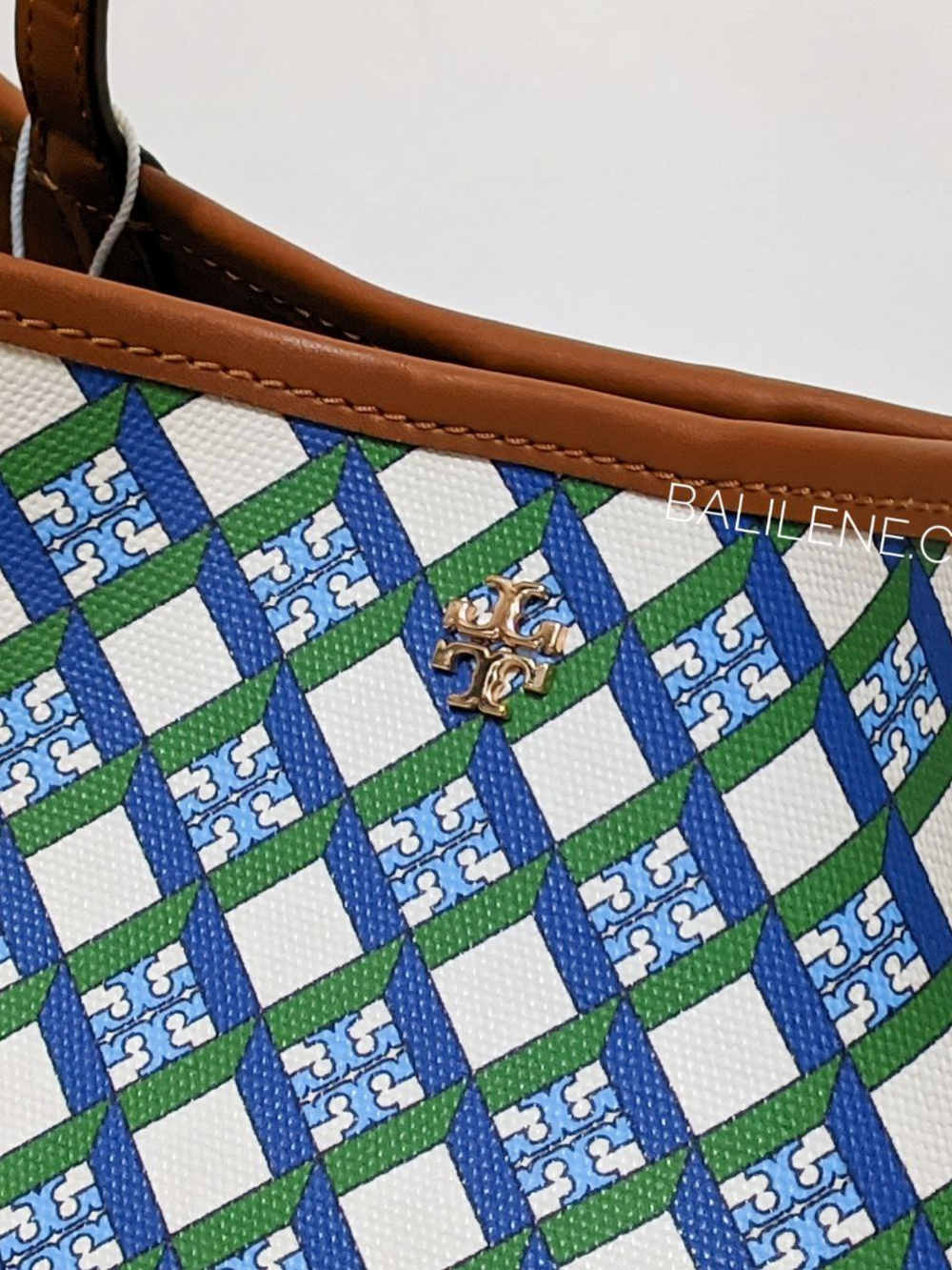 detail-Tory-Burch-Geo-Logo-Zip-Tote-Light-Multi-Logo-Allover
