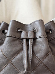 detail-Tory-Burch-Willa-Mini-Bucket-Bag-Volcanic-Stone-balilene