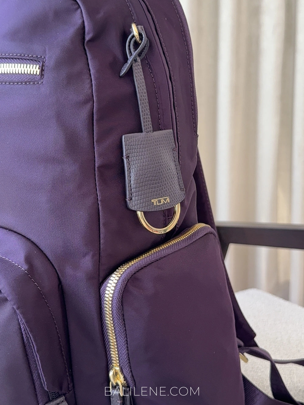 detail-Voyageur-Caren-Backpack-Blackberry-Tumi-balilene