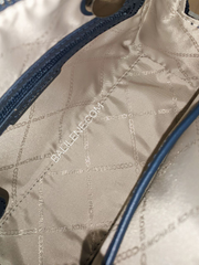 detail-bagian-dalam-Michael-Kors-Blaire-Extra-Small-Logo-Duffel-Crossbody-Bag-Admiral