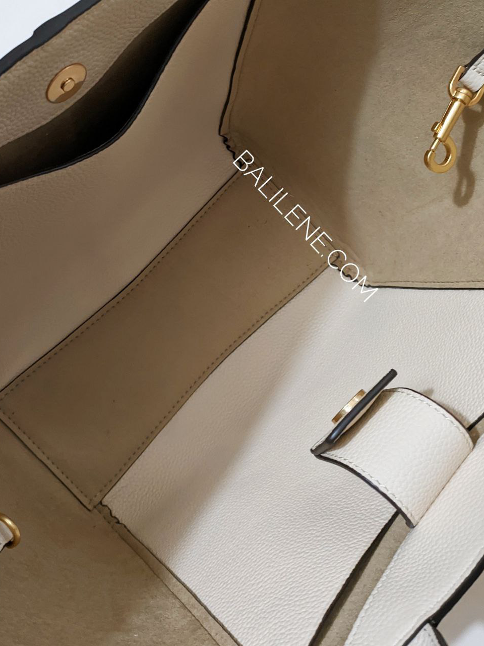 detail-bagian-dalam-tas-Tory-Burch-McGraw-Carryall-Brie