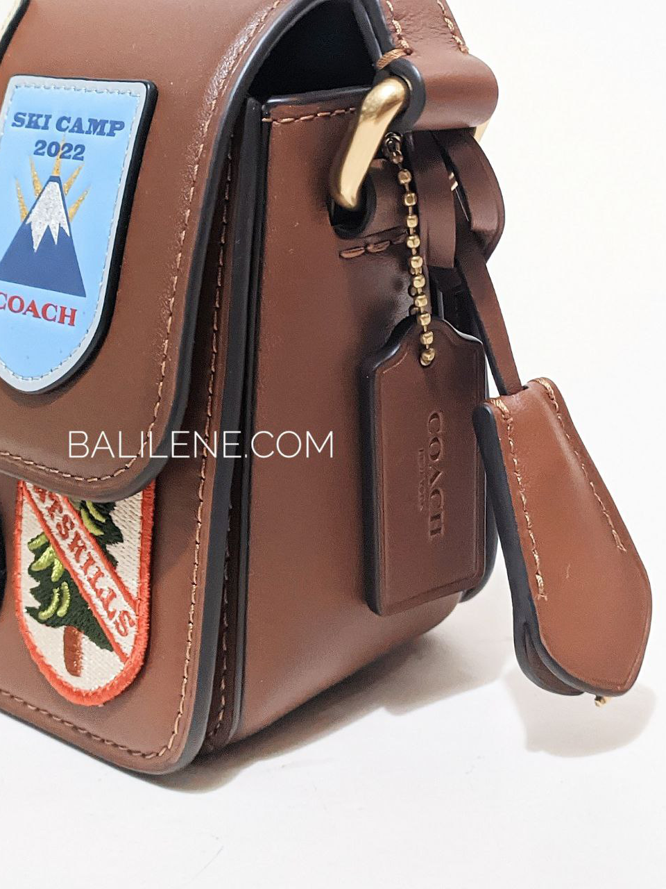 detail-bagian-samping-Coach-Studio-Shoulder-Bag-19-With-Patches-Saddle