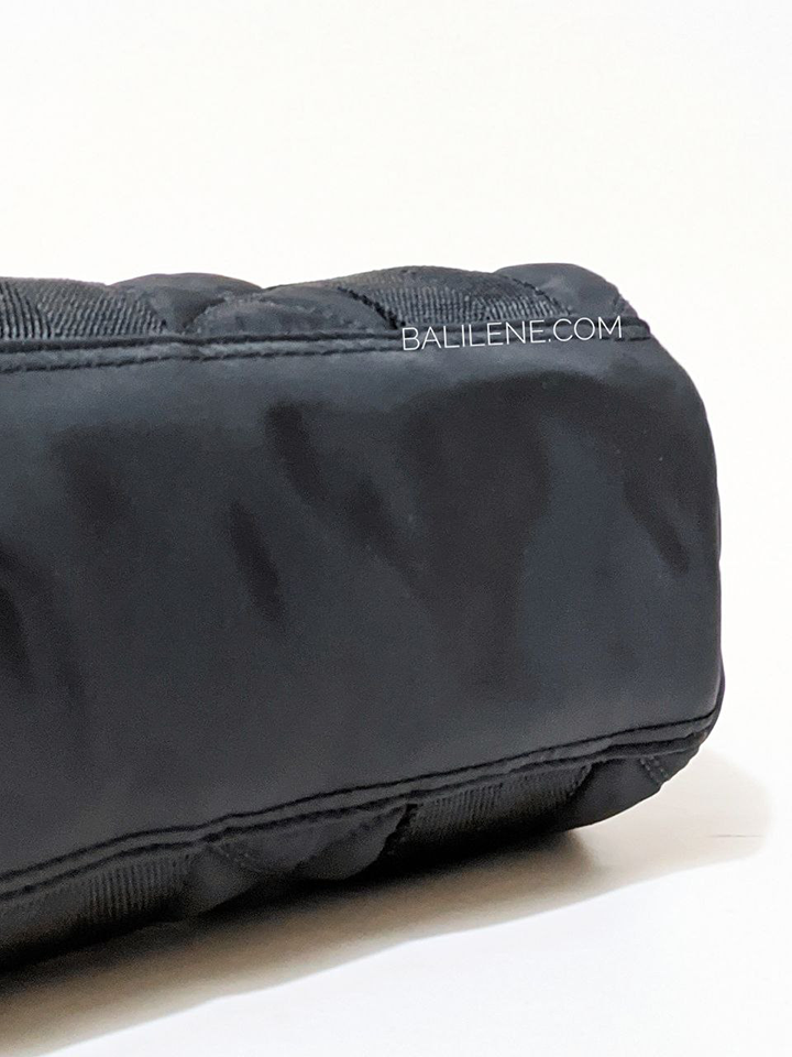 detail-bawah-B-Y-L-Small-Padded-Black-Nylon-Barrel-Bag