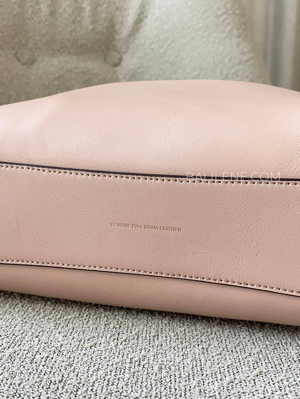 detail-bawah-Coach-Brooklyn-Shoulder-Bag-28-Cream-balilene