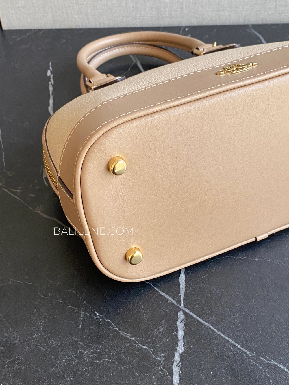 detail-bawah-Coach-Sabrina-Satchel-Bag-In-Colorblock-Ivory-Taupe-balilene