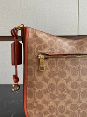 detail-belakang-Coach-Chaise-Crossbody-In-Signature-Canvas-Tan-Rust-balilene
