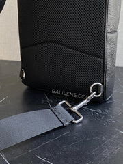 detail-belakang-Coach-West-Pack-With-Varsity-Motif-Black-Chalk-balilene