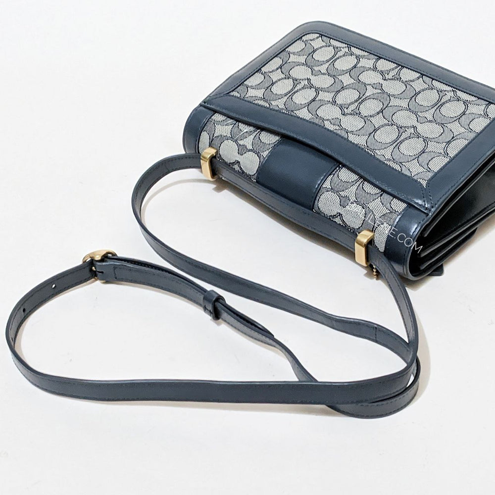 detail-belakang-Coach- Alie- Shoulder -Bag- in -Signature -Jacquard- With -Snakeskin -Detail- Midnight- Navy