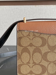 detail-belakang-Square-Crossbody-Bag-In-Colorblock-Signature-Canvas-Khaki-Multi-balilene