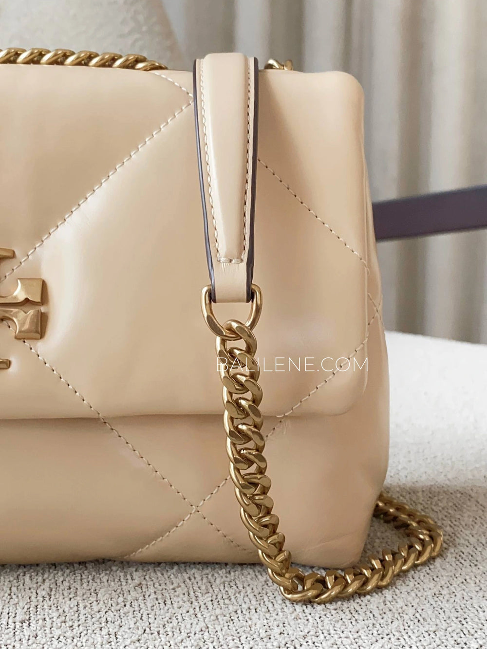 detail-chain-Tory-Burch-Small-Kira-Diamond-Quilt-Shoulder-Bag-Vanilla-Soft-Serve-balilene
