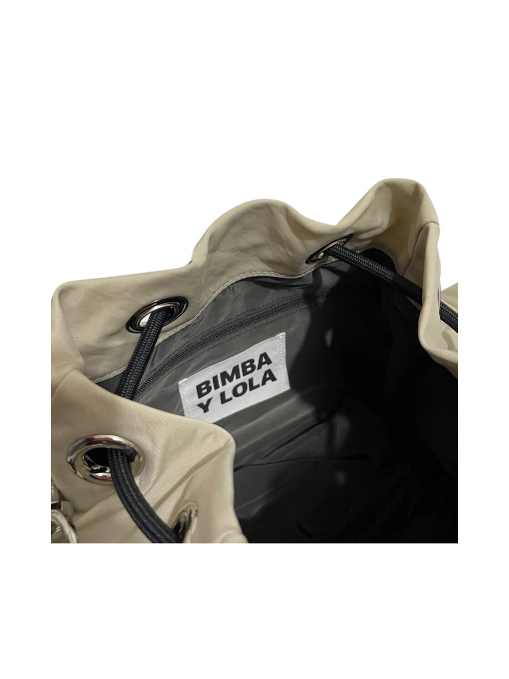 detail-dalam-BYL-Bucket-Bag-Medium-Nylon-Khaki