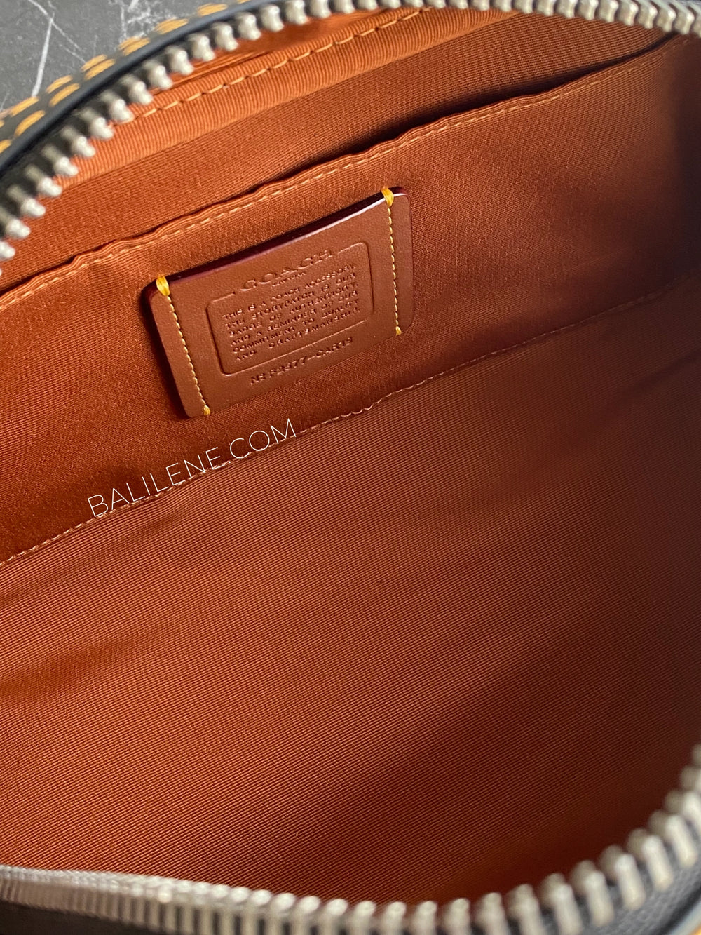 detail-dalam-Coach-Coach-Large-Travel-Kit-In-Signature-Canvas-Tan-Black-balilene