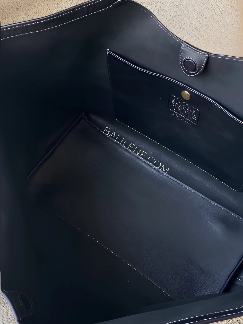 detail-dalam-Coach-Gramercy-Tote-Bag-Black-balilene